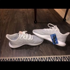 Women’s adidas sz 9